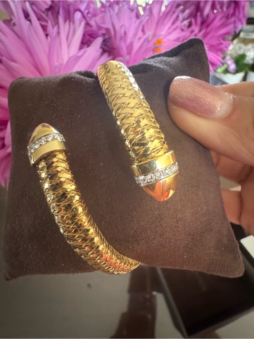 Authentic Roberto Coin Primavera 18K Yellow Gold Diamond Coil Bangle Bracelet